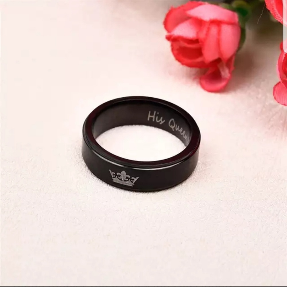 🍃🌺 "HER KING" BLACK STAINLESS STEEL RING - Picture 3 of 5